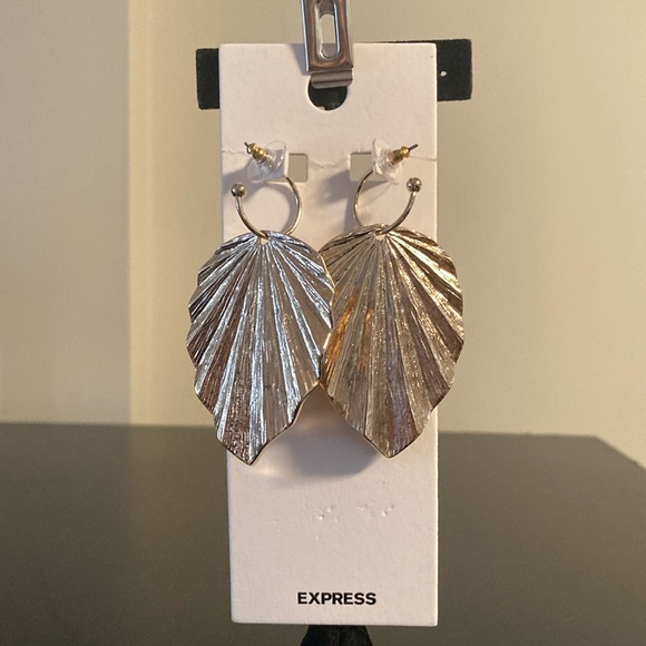 Express Metallic Leaf Earrings - Picture 1 of 3